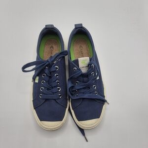 Cariuma Kids Navy Canvas Sneakers